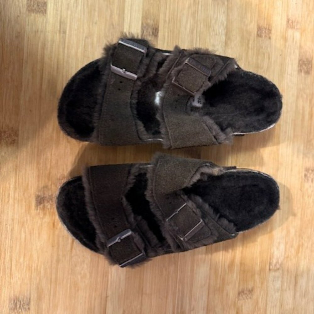 NWOT - Birkenstock Arizona Chocolate Suede Shearling Slide Sandal - Picture 3 of 16